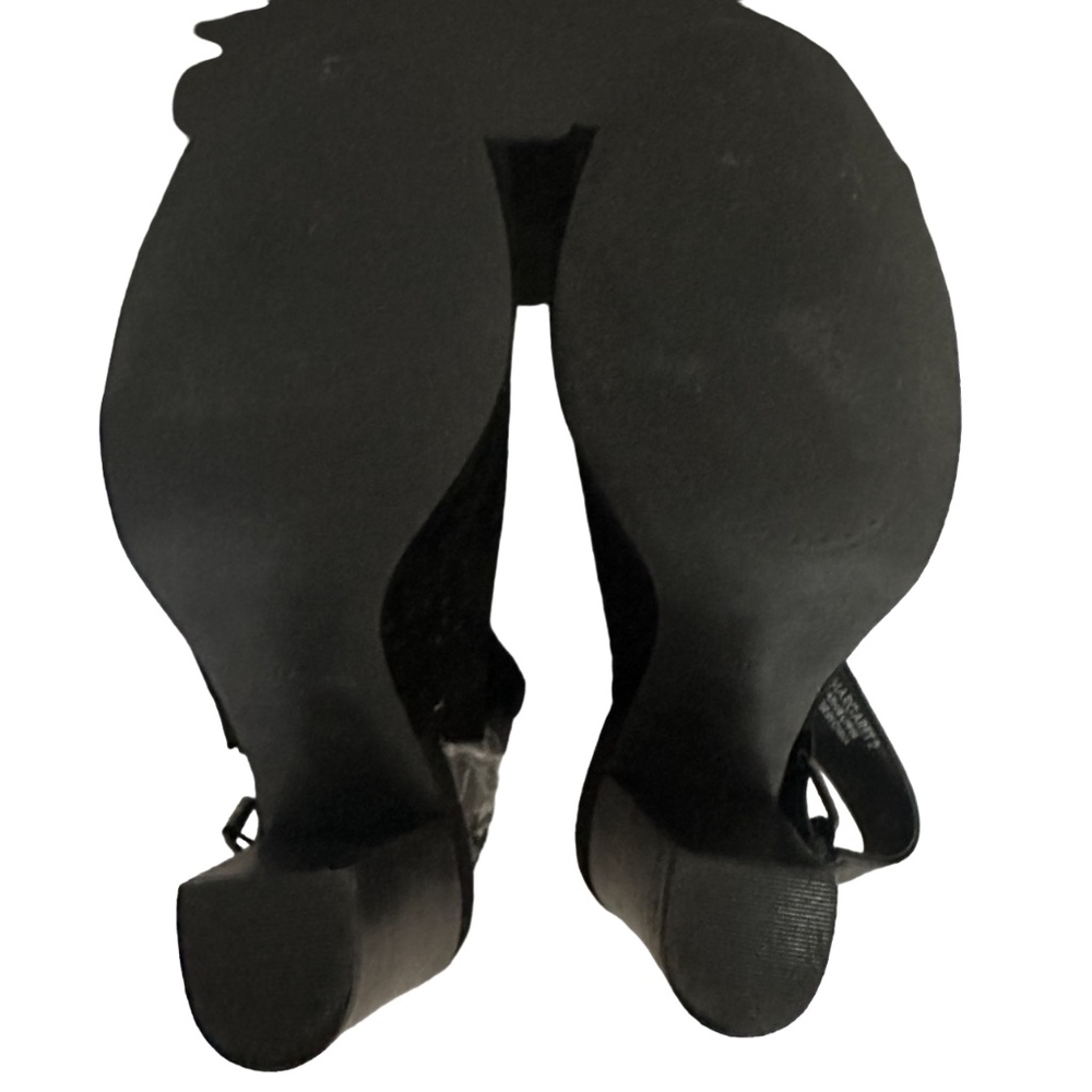 Tahari Margaret Sandal - Picture 15 of 15